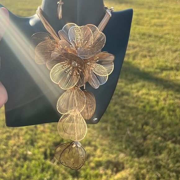 Zara Floral Gold Plated Necklace Earrings set - Picture 3 of 13